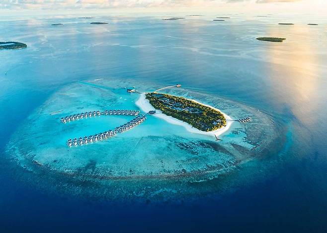 누누 아톨에 자리한 쿠레디바루 리조트 전경. 사진제공|팜투어