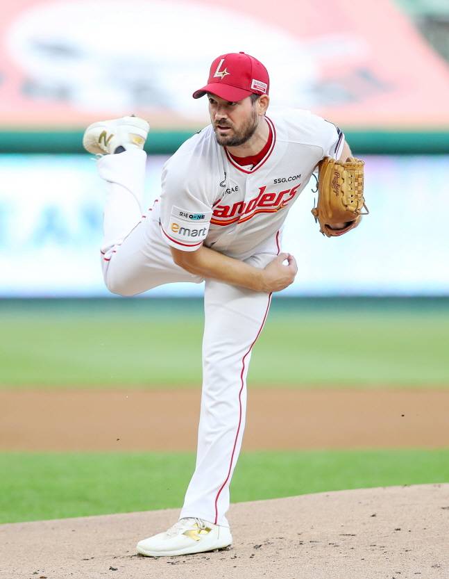 투구를 펼치는 앤더슨. /사진=SSG 랜더스 제공