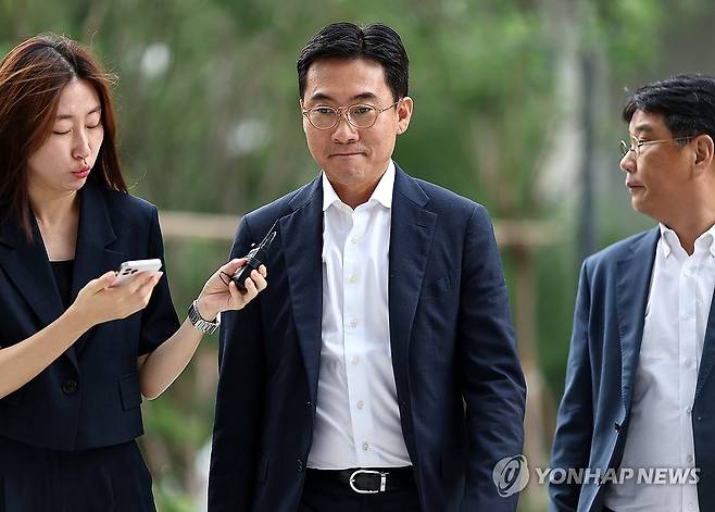 특검 출석하는 조영탁 대표 (서울=연합뉴스) 윤동진 기자 = 조영탁 IMS모빌리티 대표가 20일 조사를 받기 위해 김건희 여사 관련 의혹을 수사하는 민중기 특별검사팀으로 출석하고 있다. 2025.8.20 mon@yna.co.kr
