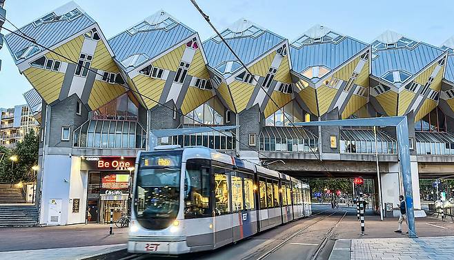 ▲&nbsp;지난 7월 16일(현지시간) 네덜란드 로테르담 큐브 하우스(Cube House) 모습. /이호윤 기자 256@incheonilbo.com