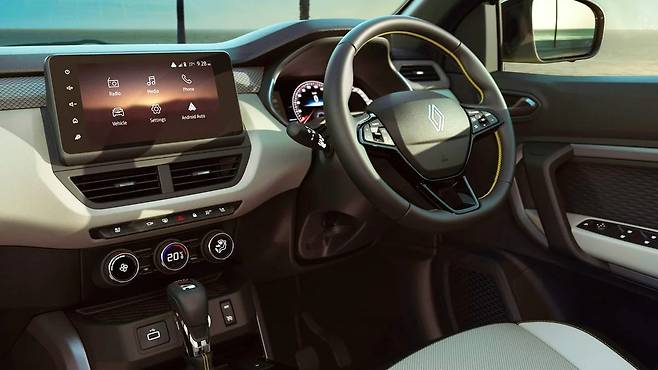 르노 카이거 실내