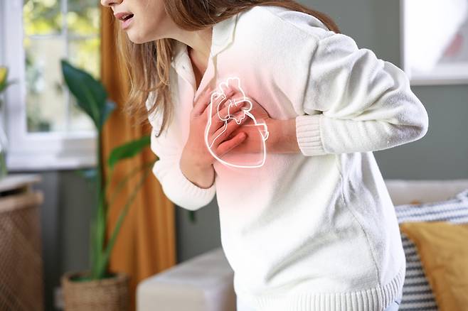 하루 8시간 미만으로 식사하는 사람들이 12~ 14시간 이상 식사하는 사람들보다 심혈관 질환으로 사망할 위험이 135% 더 높은 것으로 나타났다. [사진= 게티이미지뱅크]