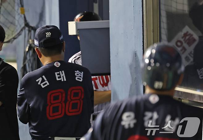 김태형 감독 롯데 자이언츠 감독(왼쪽). 2025.8.20/뉴스1 ⓒ News1 장수영 기자