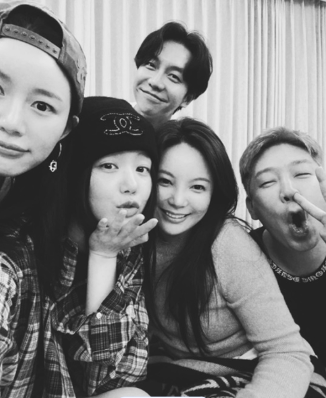 MC몽이 3일 SNS에 게재한 이승기-이다인 가족, 차가원 회장과의 사진