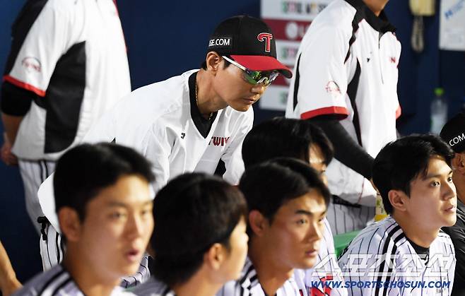 2일 잠실구장에서 열린 LG 트윈스와 롯데 자이언츠의 경기. 염경엽 감독이 생각에 잠겨 있다. 잠실=박재만 기자 pjm@sportschosun.com/2025.09.02/