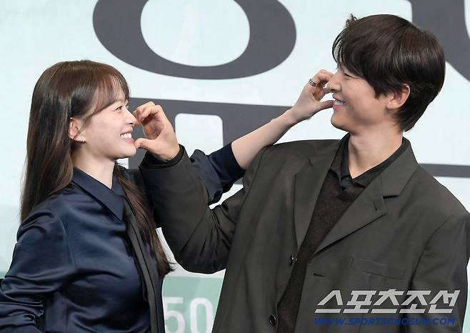 제작발표회 내내 웃음 끊이지 않은 두 사람.