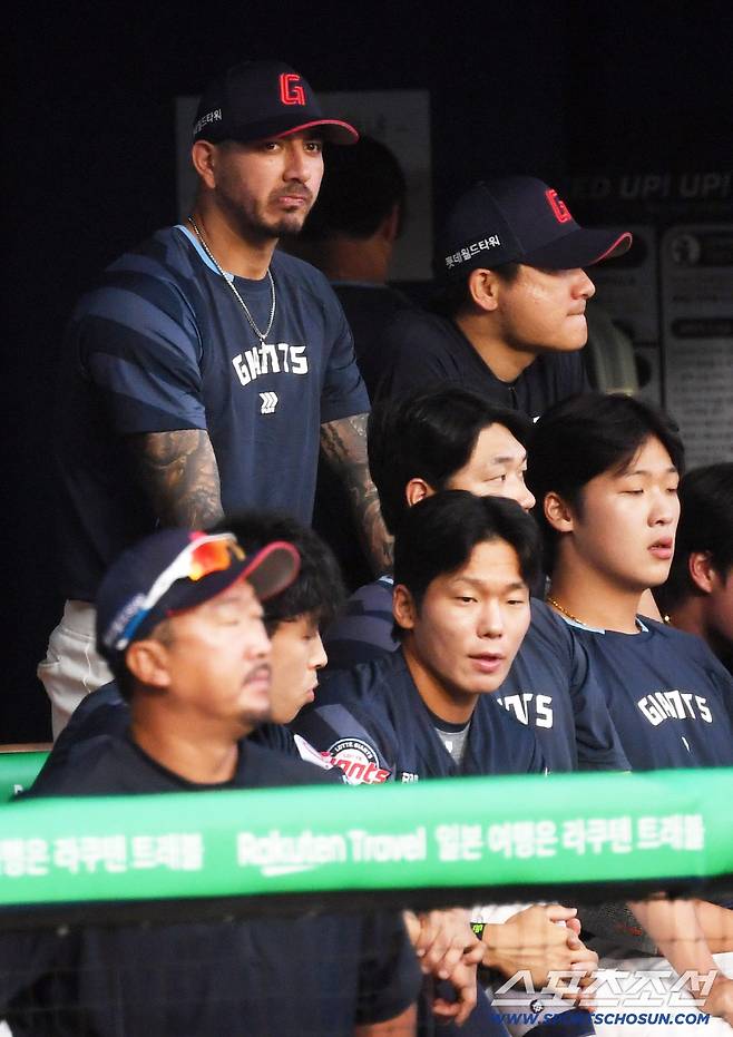 2일 잠실구장에서 열린 LG 트윈스와 롯데 자이언츠의 경기. 롯데 벨라스케즈가 경기를 지켜보고 있다. 잠실=박재만 기자 pjm@sportschosun.com/2025.09.02/