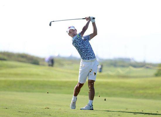 송민혁이 KPGA 파운더스컵 1라운드 11번 홀에서 아이언 샷을 하고 있다. 사진제공=KPGA