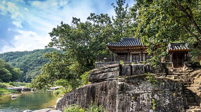 괴산 화양구곡 암서재. 1666년 처음 지었다. 송시열이 59세때였다. /영상미디어 이신영 기자