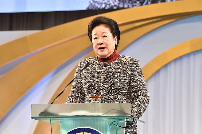 한학자 세계평화통일가정연합 총재가 2017년 일본 오사카 가도마스포츠센터에서 열린 ‘효정 패밀리 페스티벌 오사카 대회’에서 기조연설을 하고 있다. /뉴스1