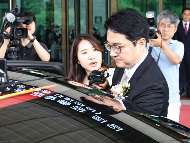 심우정 전 검찰총장이 지난 7월 2일 퇴임식을 마치고 서울 서초구 서초동 검찰청사를 떠나고 있다. 윤운식 기자