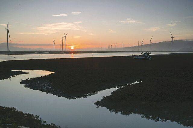 염산면 창우마을에서 바라본 일출 풍경.
