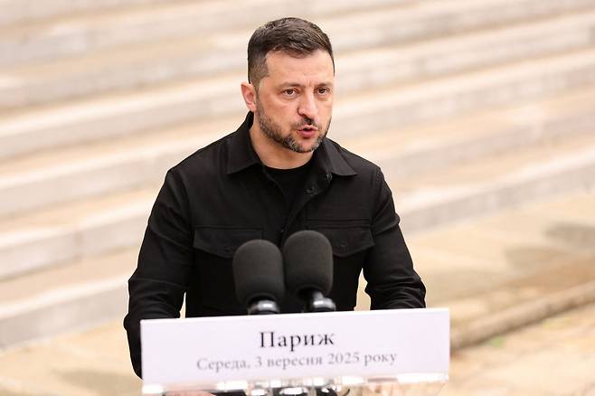 볼로디미르 젤렌스키 우크라이나 대통령이 3일 프랑스 파리 엘리제 궁에서 열린 공동 기자회견에서 발언하고 있다. 로이터연합뉴스