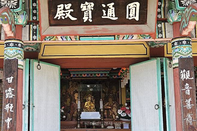 정방사 원통보전 목조관음보살좌상