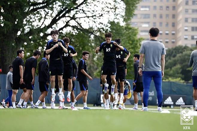 [서울=뉴시스] 홍명보 감독이 이끄는 축구 국가대표팀. (사진=대한축구협회 제공) *재판매 및 DB 금지