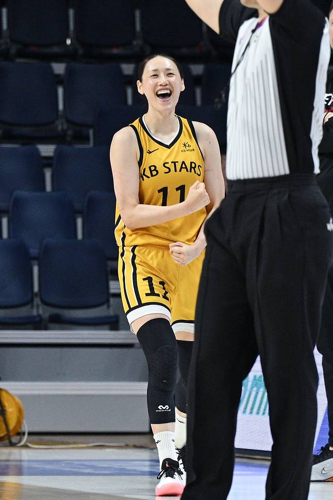 [서울=뉴시스] 여자프로농구 청주 KB국민은행의 강이슬. (사진 = WKBL 제공) *재판매 및 DB 금지