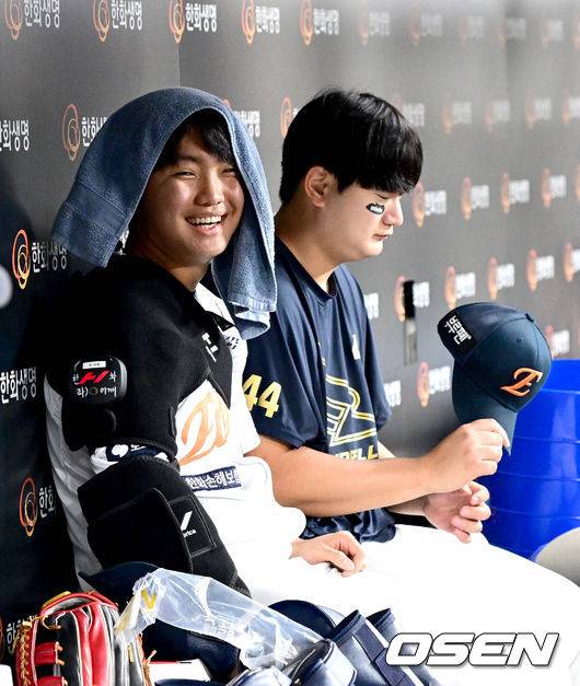 담담하게 정우주의 곁을 지킨 김서현.