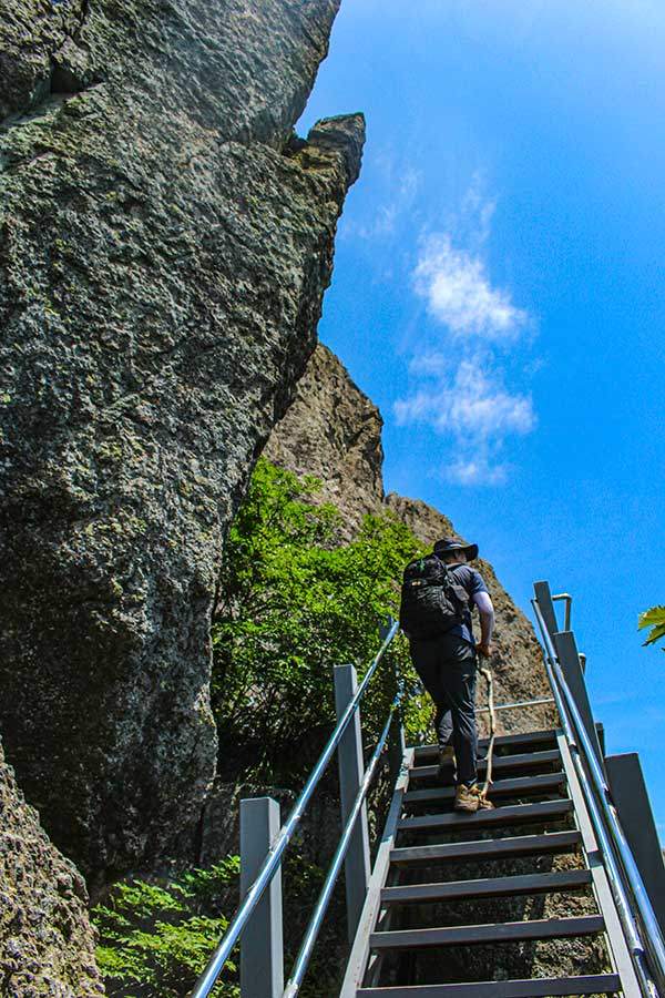 선암산 정상으로 이어진 계단길.