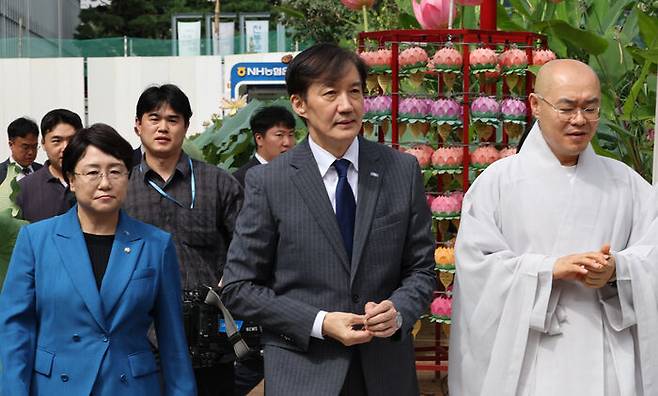 오늘 조계사 예방한 조국 전 대표 "다음 기회에..."
