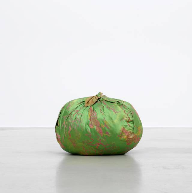 선혜원에 전시된 김수자의 '헌 이불보와 옷'. 사진 제공=포도뮤지엄