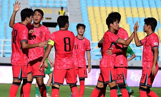 3일 오후 5시 30분(한국시간) 인도네시아 시도아르조의 글로라 델타 스타디움에서 열린 2026 아시아축구연맹(AFC) U-23 아시안컵 조별리그 J조 1차전 마카오전 득점 후 기뻐하고 있는 대한민국 대표팀 선수들. /사진=AFC 제공