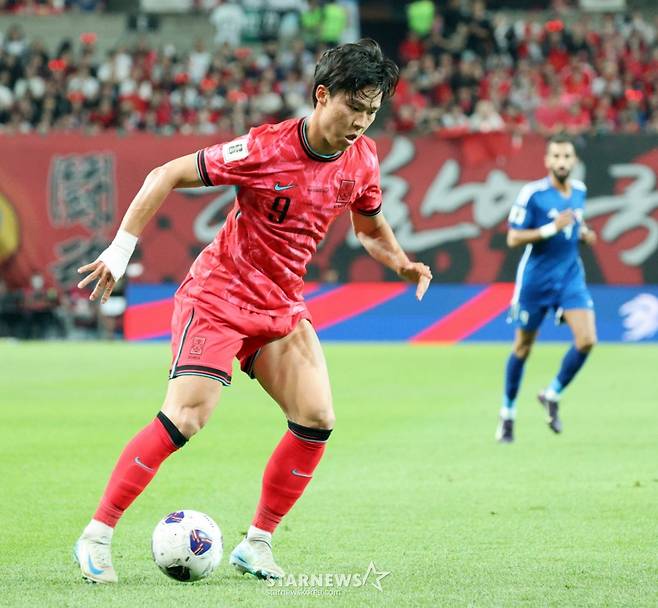 오현규가 지난 6월 서울월드컵경기장에서 북중미월드컵 최종예선 마지막 경기인 쿠웨이트전에서 드리블을 하고 있다. /사진=강영조 선임기자