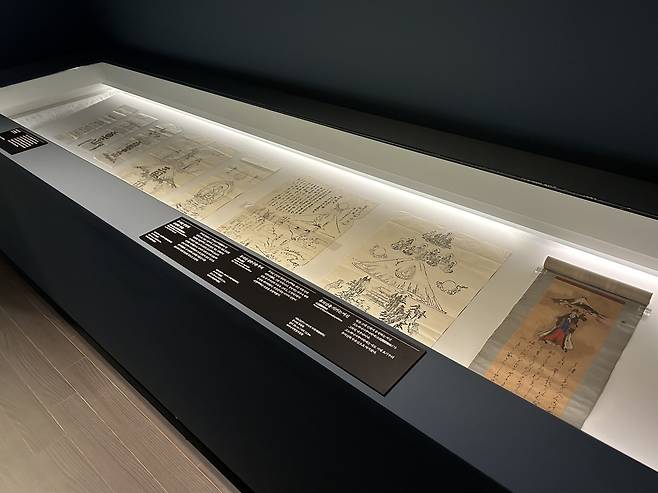 '후지산에 오르다, 야마나시' 특별전      (청주=연합뉴스) 김예나 기자 = 4일 충북 청주시 국립청주박물관에서 열린 '후지산에 오르다, 야마나시' 특별전 전시실 모습. 이번 전시는 한일 국교 정상화 60주년을 맞아 일본 야마나시현립박물관과 함께 야마나시 지역과 후지산을 집중 조명한다. 2025.9.4
    yes@yna.co.kr