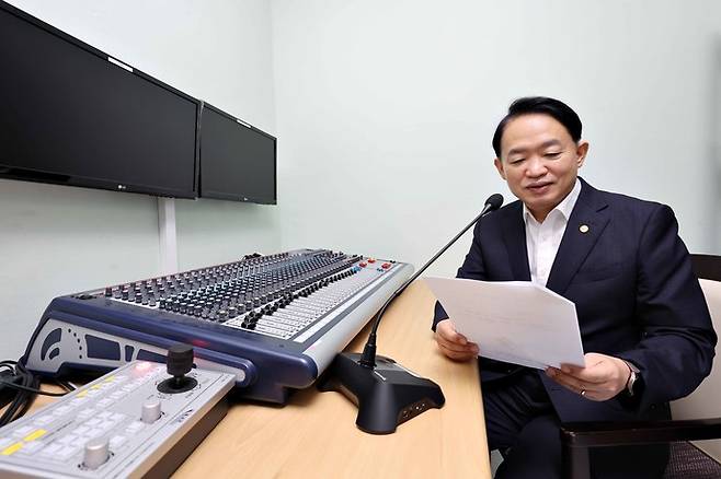 '아침을 여는 청렴방송' 운영 사진=인천 동구청