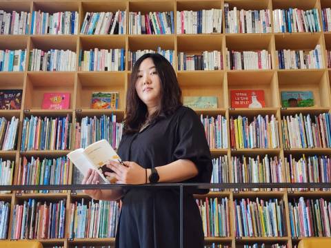 4년 전 <부산에서 예술을 합니다>를 출간한 임영아 작가는 지금도 부산에서 글을 쓰고 그림을 그리며 활발하게 활동하고 있다.