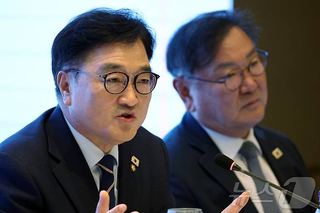 우원식 국회의장이 4일 오후 중국 베이징의 한 호텔에서 가진 국회의장 주최 베이징 특파원 오찬간담회에서 특파원들의 질문에 답하고 있다. 2025.9.4/뉴스1 ⓒ News1 박정호 기자