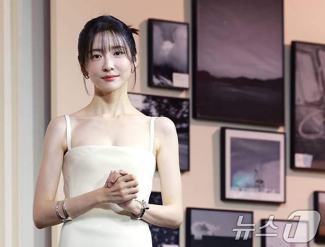 배우 박지현이 5일 서울 중구 앰배서더 서울 풀만 호텔에서 열린 넷플릭스 시리즈 '은중과 상연' 제작발표회에 참석해 포즈를 취하고 있다. '은중과 상연'은 매 순간 서로를 가장 좋아하고 동경하며, 또 질투하고 미워하며 일생에 걸쳐 얽히고설킨 두 친구, 은중(김고은 분)과 상연(박지현)의 모든 시간을 마주하는 이야기를 그렸다. 2025.9.5/뉴스1 ⓒ News1 권현진 기자