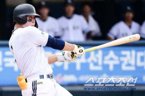 27일 서울 목동야구장에서 제78회 청룡기 전국고교야구선수권대회 물금고와 경북고의 결승전 경기가 열렸다. 타격하는 경북고 전미르. 목동=송정헌 기자songs@sportschosun.com/2023.07.27/