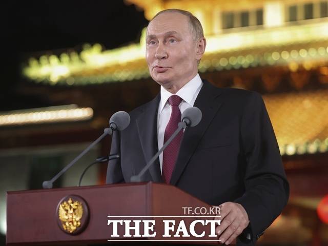 블라디미르 푸틴 러시아 대통령이 5일(현지시간) 우크라이나에 파병될 서방 국가의 군대는 러시아군의 '합법적 표적'이 될 것이라고 경고했다. /AP.뉴시스