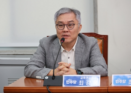 더불어민주당 최강욱 교육연수원장이 22일 국회에서 열린 최고위원회의에 참석해 발언하고 있다. [연합뉴스]