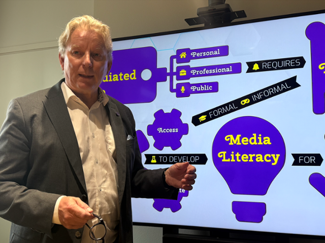 레오 페칼라 핀란드 국가시청각연구소(KAVI) 부소장이 핀란드 헬싱키 소재의 KAVI 사무실에서 한국일보와의 인터뷰에 응해 미디어 리터러시 교육의 필요성을 설명하고 있다. 헬싱키=최은서 기자