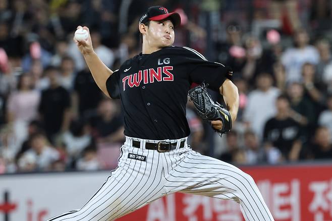 LG 김영우가 4일 수원 KT전 8회 말 역투하고 있다. 구단 제공&nbsp;