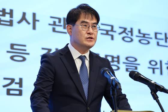 김건희 특검팀 김형근 특검보가 5일 오후 서울 종로구 KT광화문빌딩에 마련된 특검 사무실에서 정례 브리핑을 하고 있다. 뉴스1