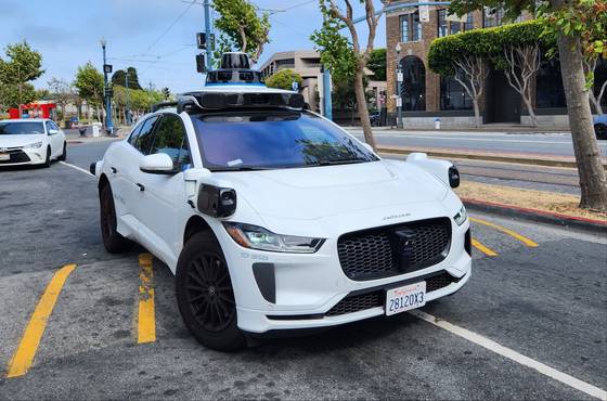 미국 캘리포니아주 샌프란시스코에서 운행 중인 구글 로보택시 웨이모. 사진 여성국 기자