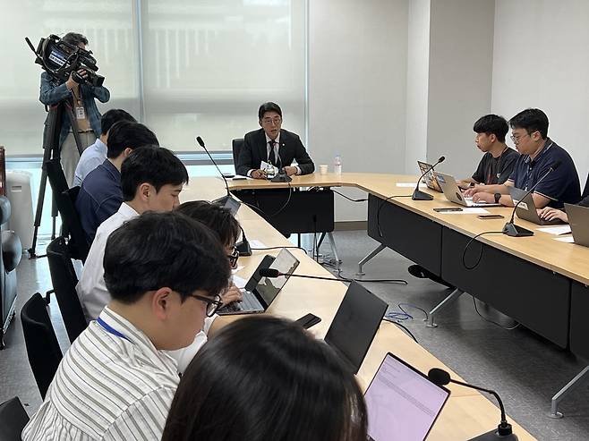 5일 서울 여의도 국회 의원회관에서 열린 더불어민주당 언론개혁특별위원회 기자설명회에서 노종면 의원이 발언하고 있다. /한국기자협회