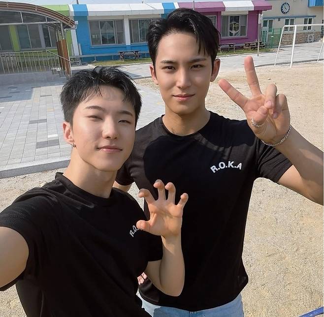 Seventeen’s Hoshi (left) and Mingyu wear plain black T-shirts stamped with “R.O.K.A.,” short for Republic of Korea Army, on SBS’s show Whenever Possible. (Instagram)
