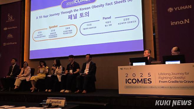 대한비만학회는 4일 서울 여의도 콘래드호텔에서 학술대회를 열고 ‘2025 비만 팩트시트’를 발표했다. 신대현 기자