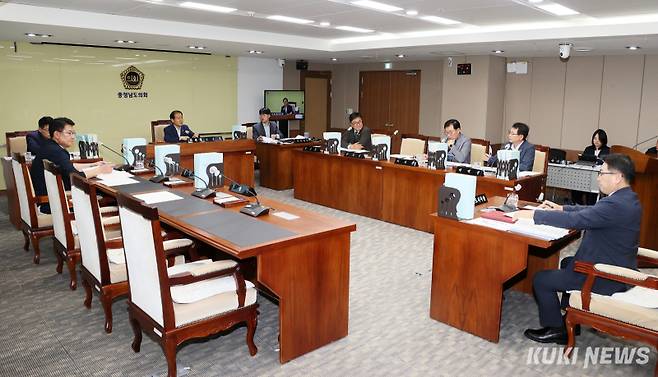 충남도의회 건설소방위원회는 5일 열린 제361회 임시회 제2차 회의에서 건축도시국과 건설교통국 소관 출연계획안, 조례안 1건, 2025년도 제2회 추가경정예산안을 심사했다.&nbsp;