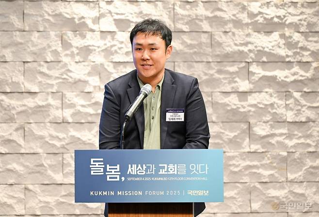 임 목사가 카페제이 사역을 소개하고 있다. 신석현 포토그래퍼