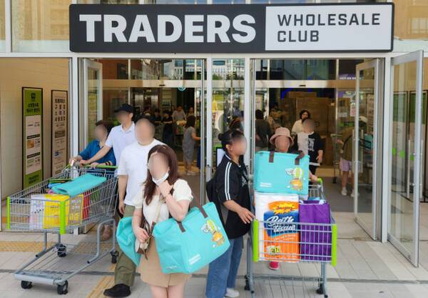 인천 남동구 트레이더스 구월점 개점 날인 5일 시민들로 북적이고 있다. 황남건기자