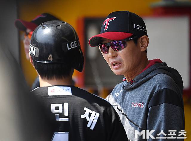 신민재와 염경엽 감독. 사진=천정환 기자