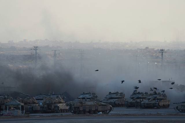 지난 3일 이스라엘군 탱크들이 가자지구 남부 국경지대에서 작전 수행을 하고 있다. AP 연합뉴스