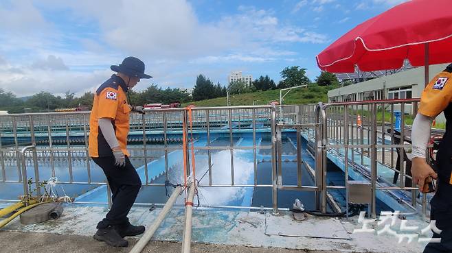 홍제정수장에 물을 공급하고 있는 모습. 전영래 기자