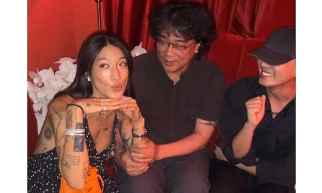 유아인의 근황이 오랜만에 포착됐다. 온라인 SNS 캡처