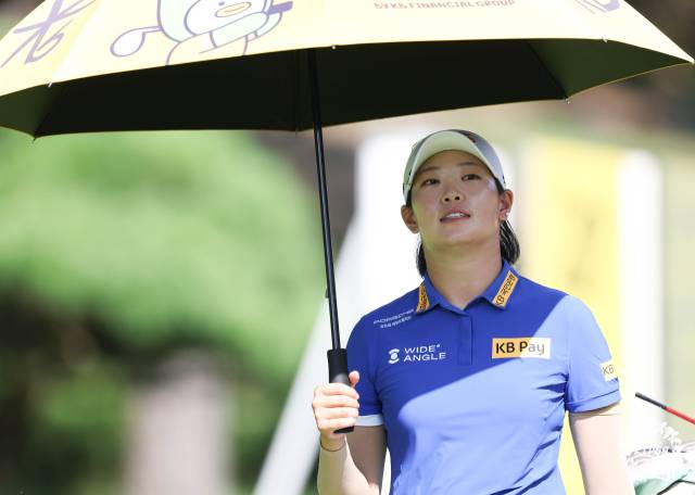 전반 42타를 치며 흔들리다 후반 32타로 반전에 성공한 방신실. 사진 제공=KLPGA