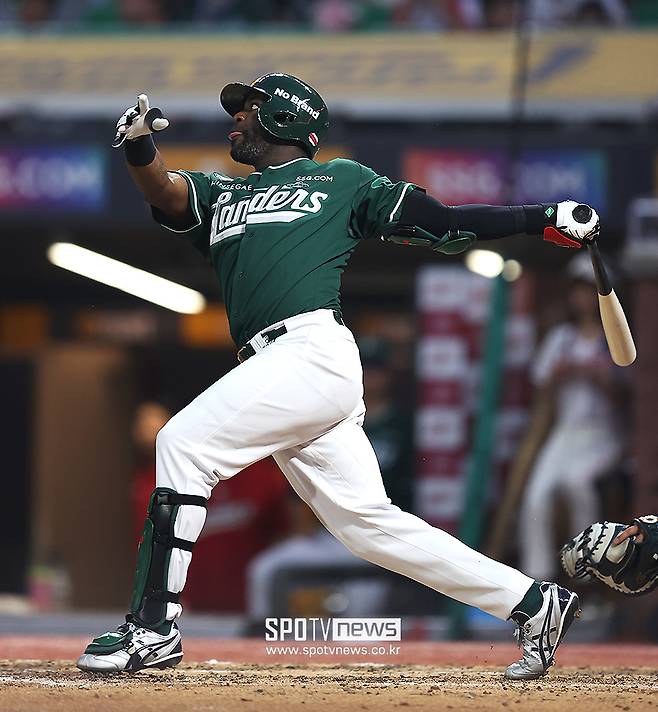 ▲ 후반기 대활약을 펼치며 자신의 명성과 실력을 재확인하고 있는 기예르모 에레디아 ⓒ곽혜미 기자